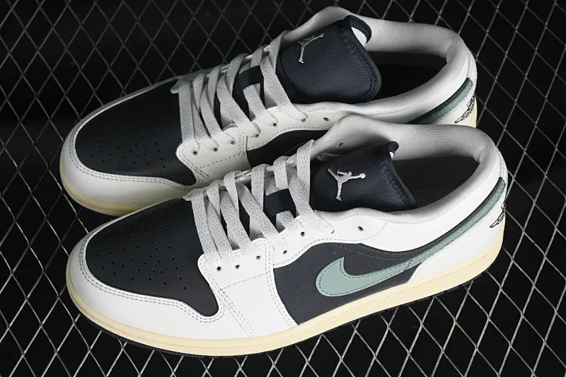 All categories Air Jordan Jordan series basketball shoes Air Jordan 1 Low G version pure original Air Jordan 1 Low AJ1 Joe 1 black and green low-bang cultural casual sneakers DC0774-001